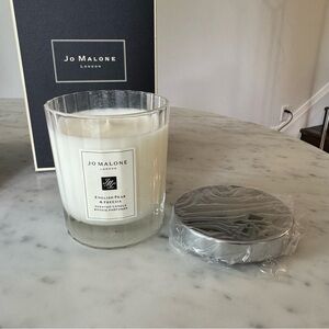 Jo Malone Limited Edition English Pear and Freesia Candle
